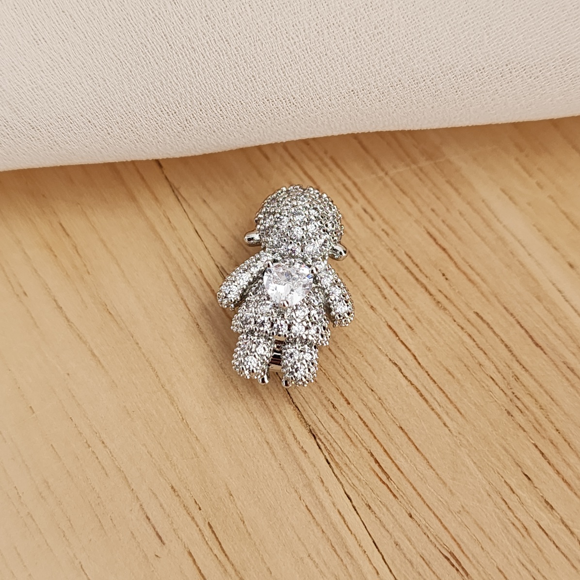 PINGENTE CHARM RÓDIO BRANCO MENINA CRAVEJADO EM ZIRCÔNIAS