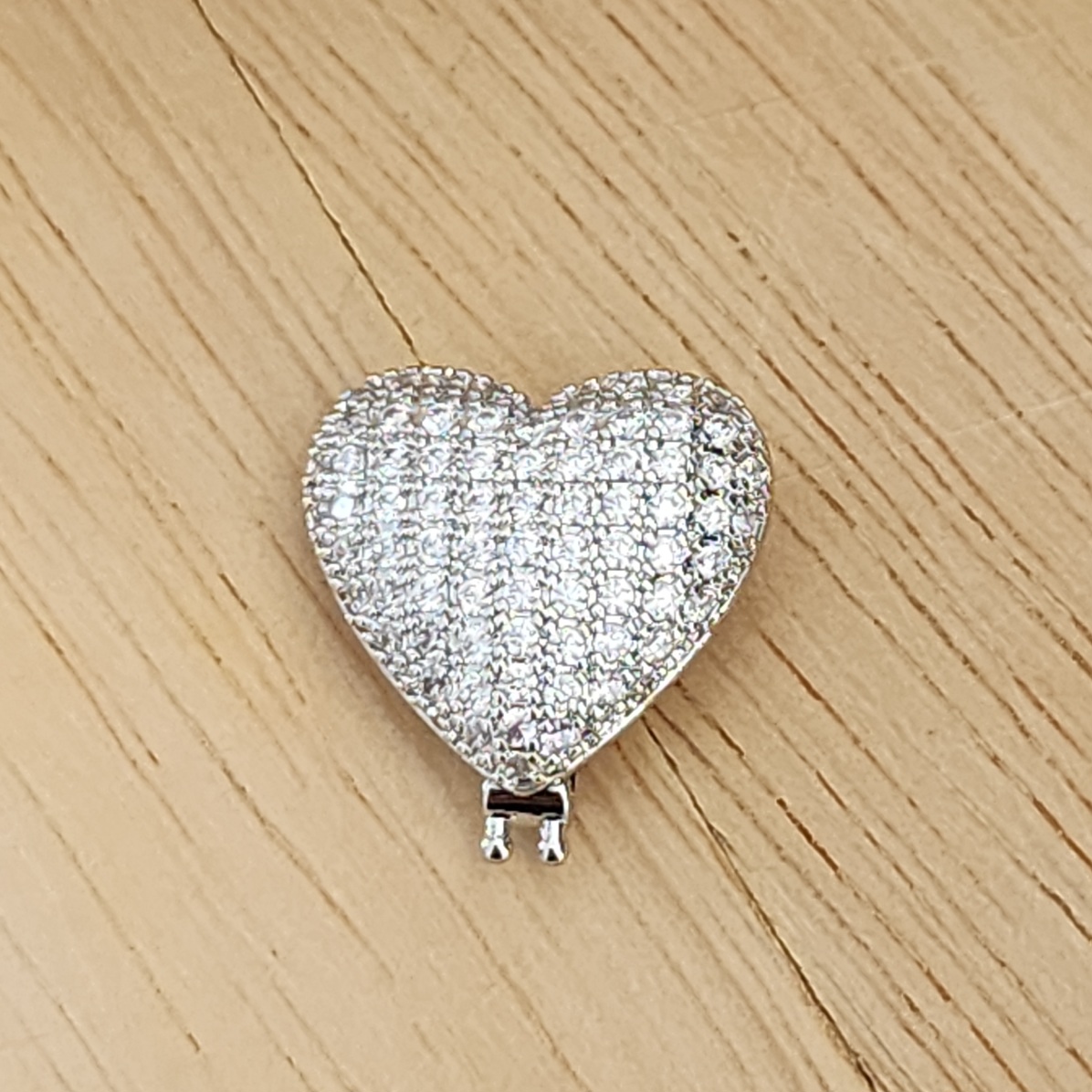 PINGENTE CHARM RÓDIO BRANCO CORAÇÃO CRAVEJADO EM ZIRCÔNIAS