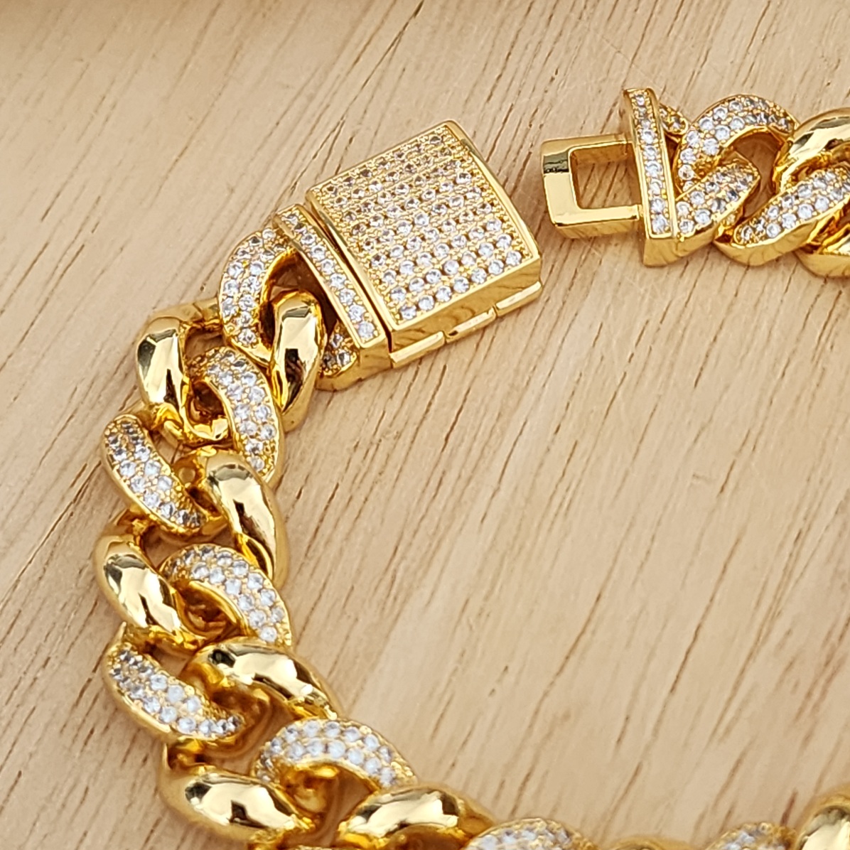 PULSEIRA BRACELETE DOURADA CORRENTES LARGAS CRAVEJADA E FECHO GAVETA