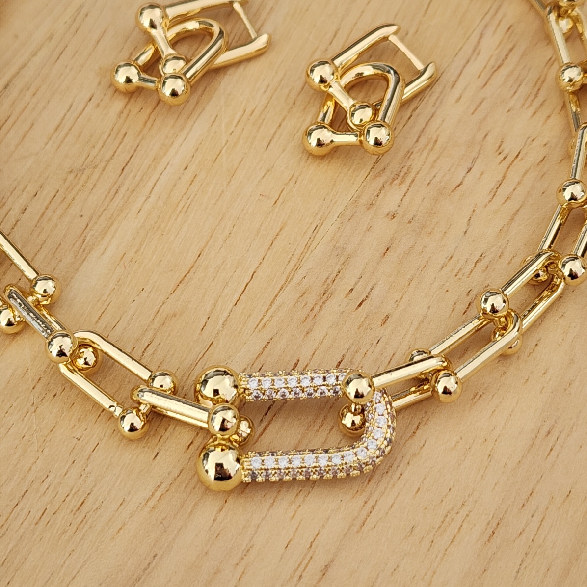 CONJUNTO BRINCOS E COLAR LUXO ELOS COM ELO PINGENTE CRAVEJADO EM ZIRCÔNIAS
