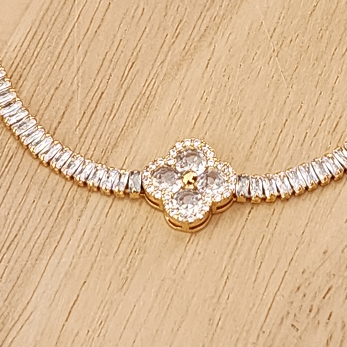PULSEIRA NAVETES TREVO CRAVEJADA