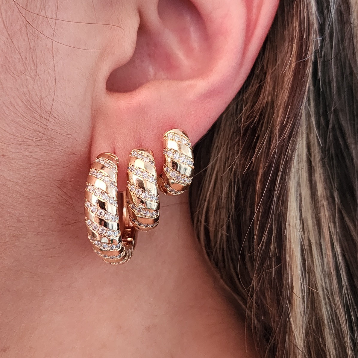 TRIO ARGOLAS CRAVEJADAS EM MICROZIRCÔNIAS ESPIRAL TRÊS TAMANHOS