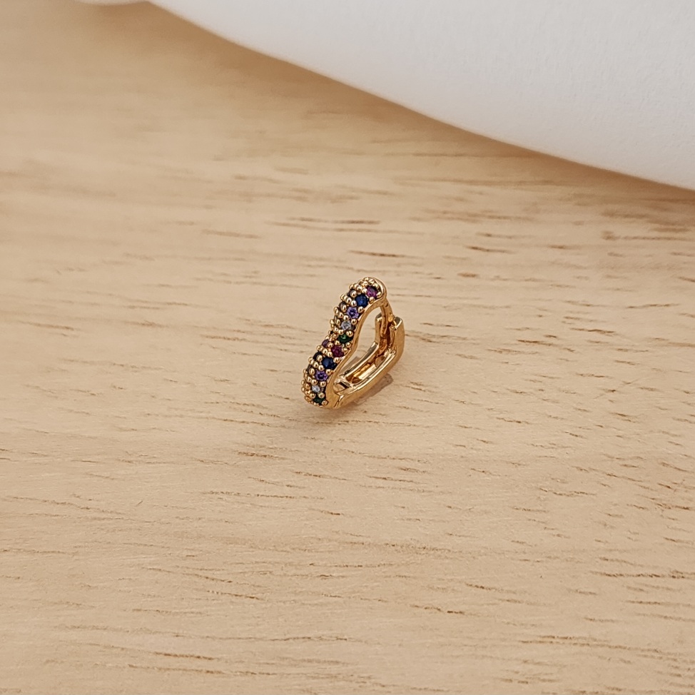 BRINCO ARGOLINHA CORAÇÃO CRAVEJADO EM MICROZIRCÔNIAS COLORIDAS - UNIDADE
