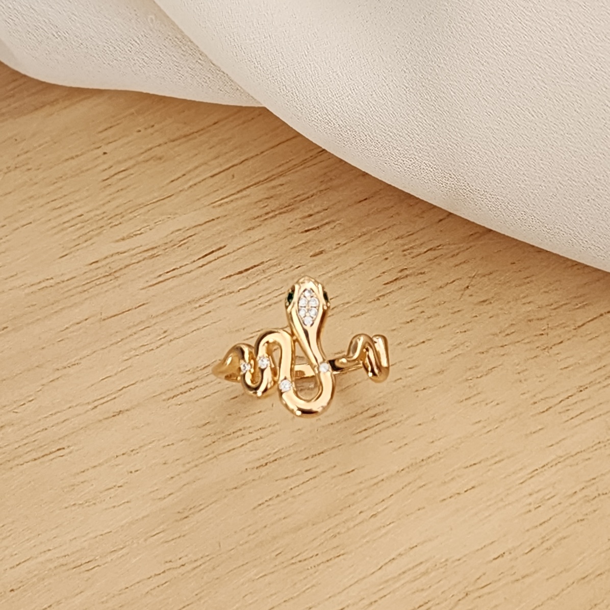ANEL COBRA REGULÁVEL CRAVEJADO EM MICROZIRCÔNIAS