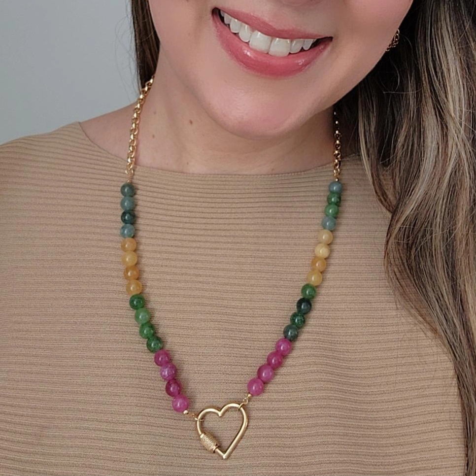 COLAR DOURADO ELOS PEDRAS NATURAIS JADE TURMALINA MIX PINGENTE FECHO CORAÇÃO