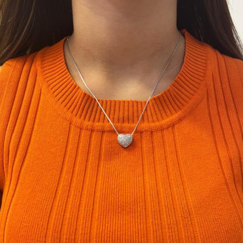 COLAR CORAÇÃO CRAVEJADO COM DETALHE ATRÁS