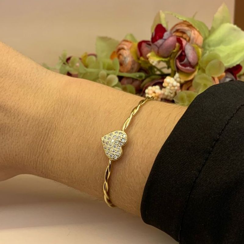 BRACELETE TRANÇADO COM CORAÇÃO CRAVEJADO