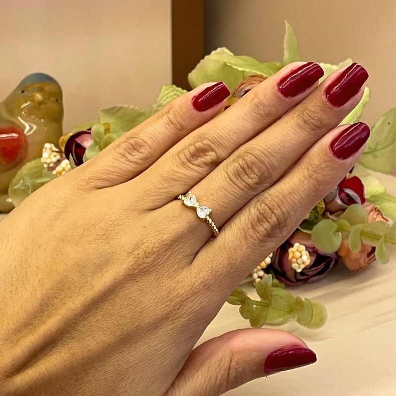 ANEL ARO TORCIDO E LAÇO EM ZIRCÔNIA DE CORAÇÃO ANEL ARO TORCIDO E LAÇO EM ZIRCÔNIA DE CORAÇÃO