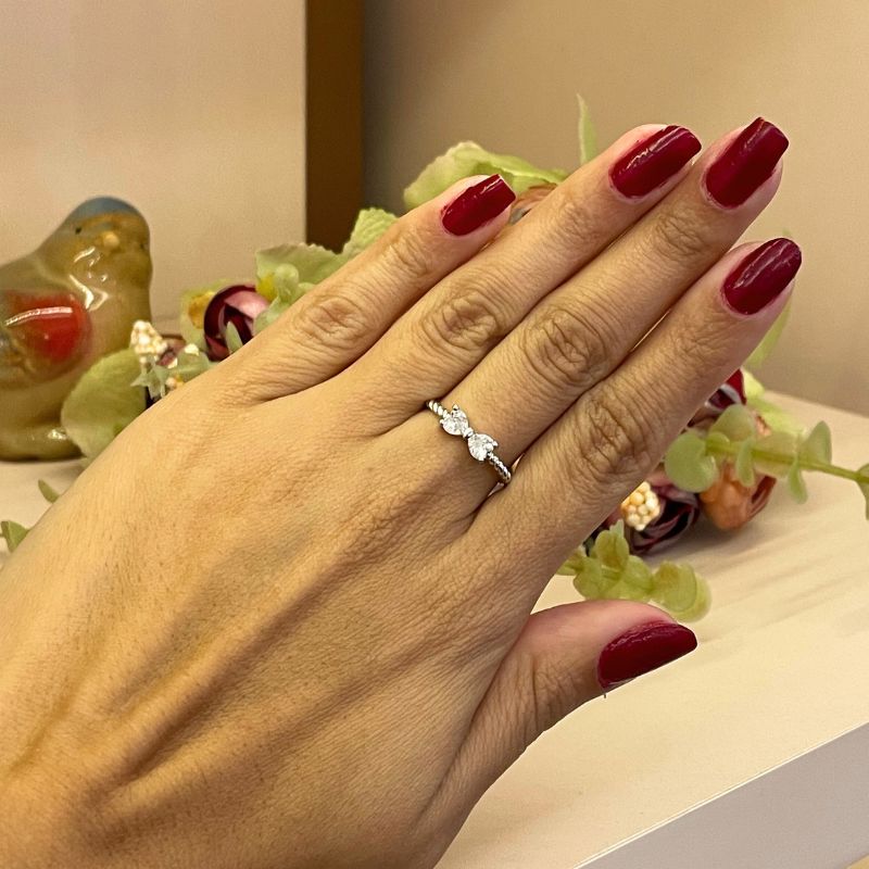 ANEL ARO TORCIDO E LAÇO EM ZIRCÔNIA DE CORAÇÃO ANEL ARO TORCIDO E LAÇO EM ZIRCÔNIA DE CORAÇÃO