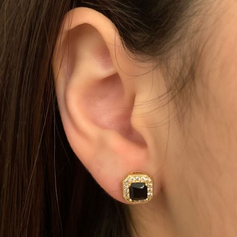 BRINCO QUADRADO PEDRA E CRAVAÇÃO EM VOLTA BRINCO QUADRADO PEDRA E CRAVAÇÃO EM VOLTA