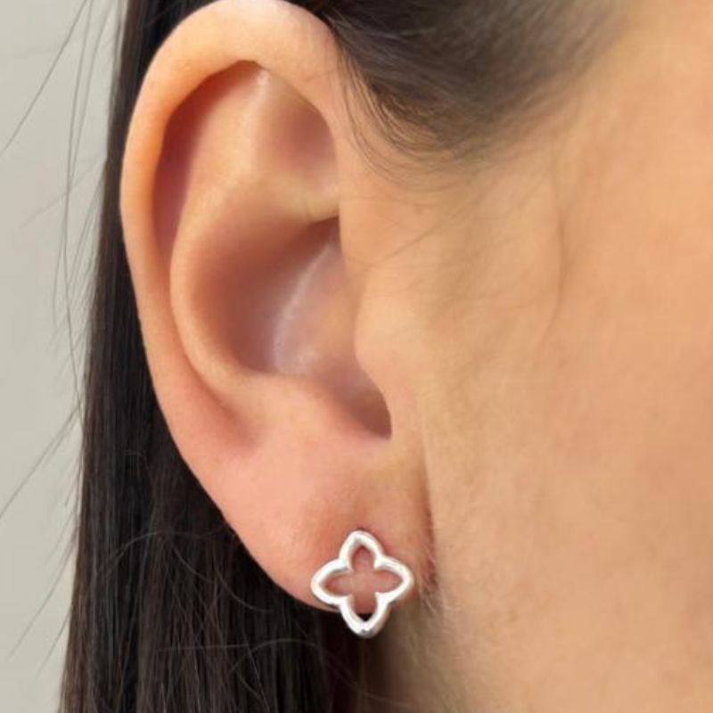 BRINCO LISO TREVO BRINCO LISO TREVO