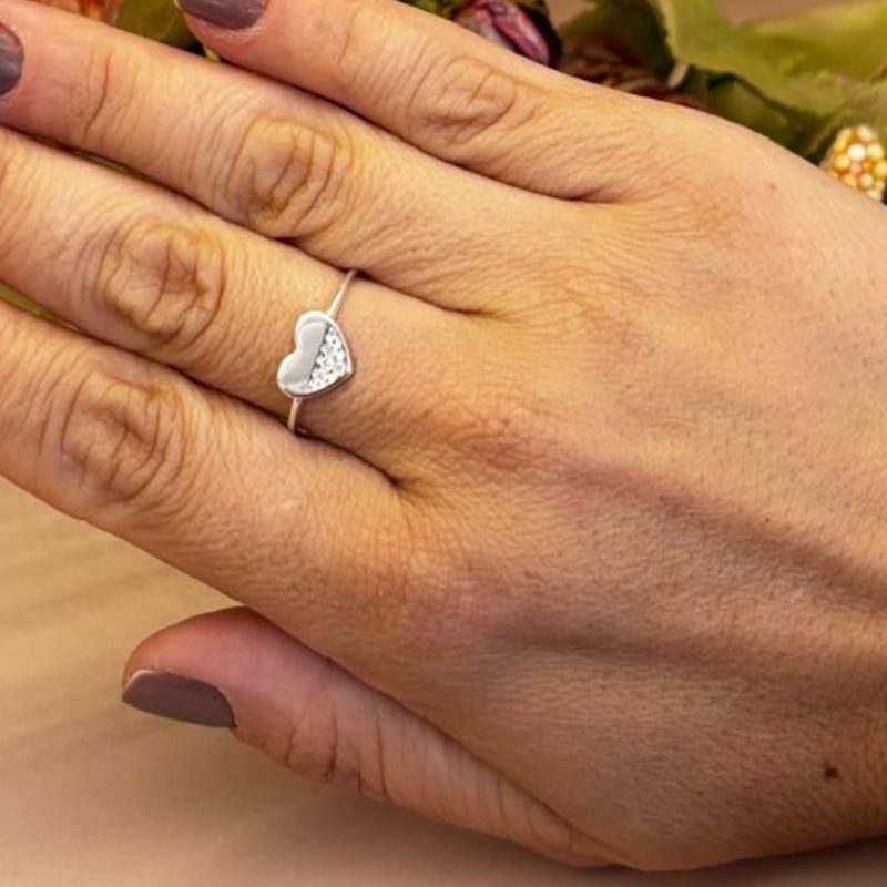 ANEL CORAÇÃO CRAVEJADO