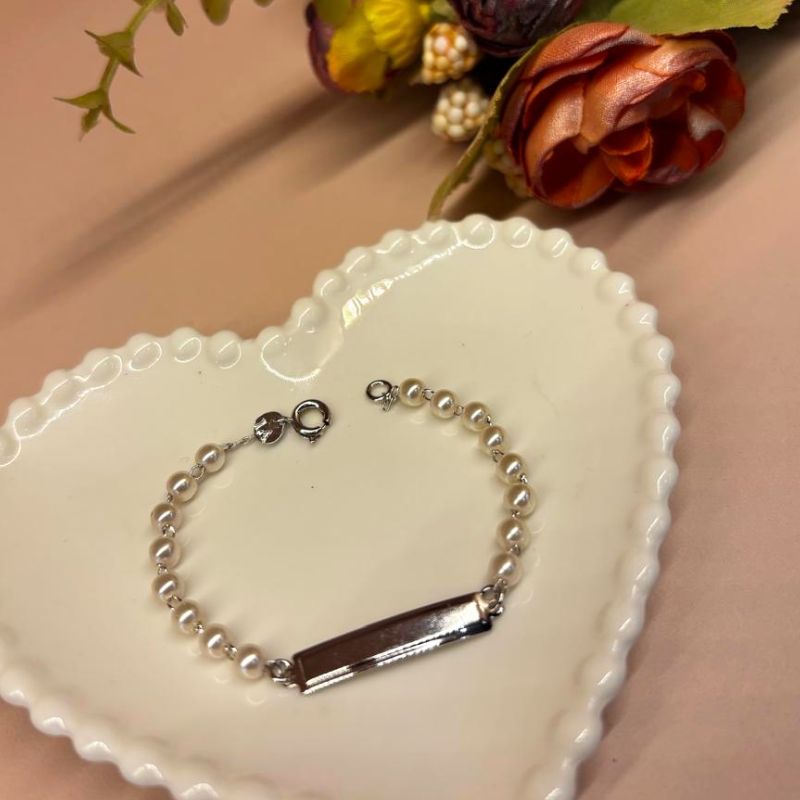 PULSEIRA INFANTIL PLACA E PÉROLAS
