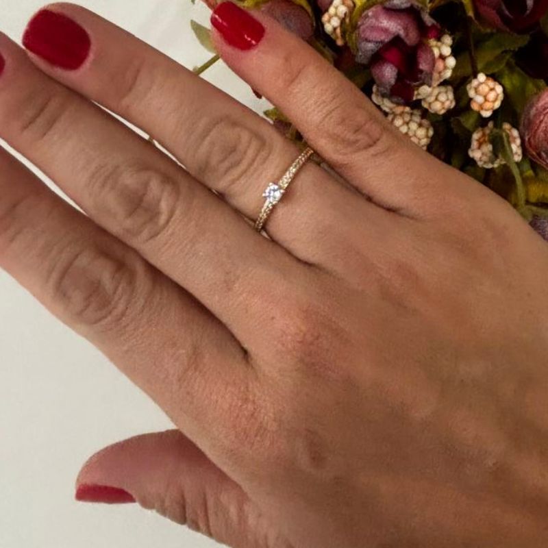 ANEL SOLITÁRIO VOLTA CRAVEJADO