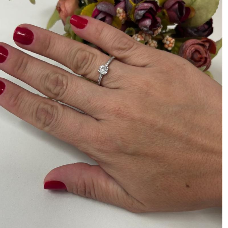 ANEL SOLITÁRIO AROS GRAVEJADOS