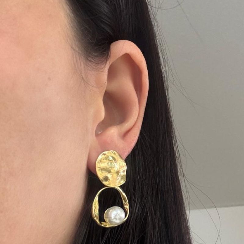 BRINCO ORGÂNICO MARTELADO COM PÉROLA