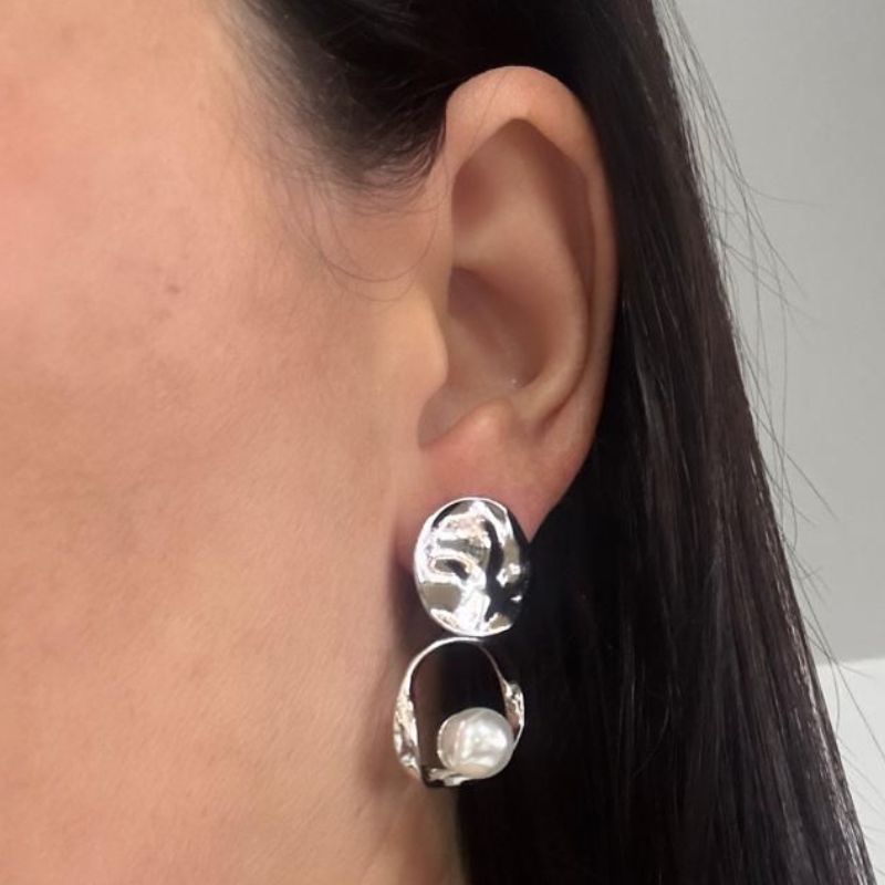 BRINCO ORGÂNICO MARTELADO COM PÉROLA