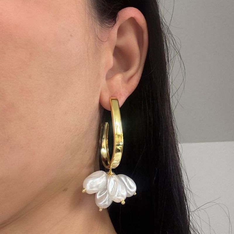 ARGOLA COM CACHO DE PÉROLAS