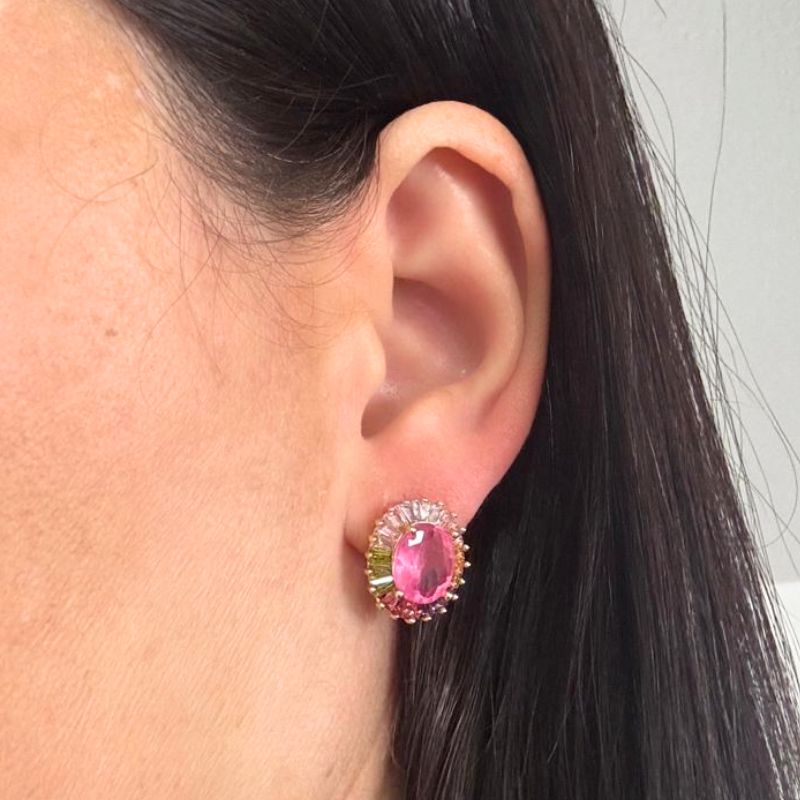 BRINCO OVAL COM BAGUETES EM VOLTA DA PEDRA