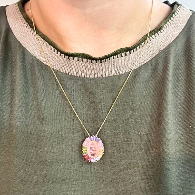 COLAR PINGENTE OVAL PEDRA E BAGUETES EM VOLTA