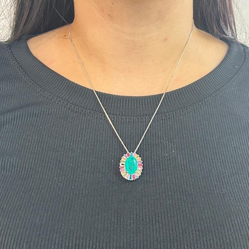 COLAR PINGENTE OVAL PEDRA E BAGUETES EM VOLTA
