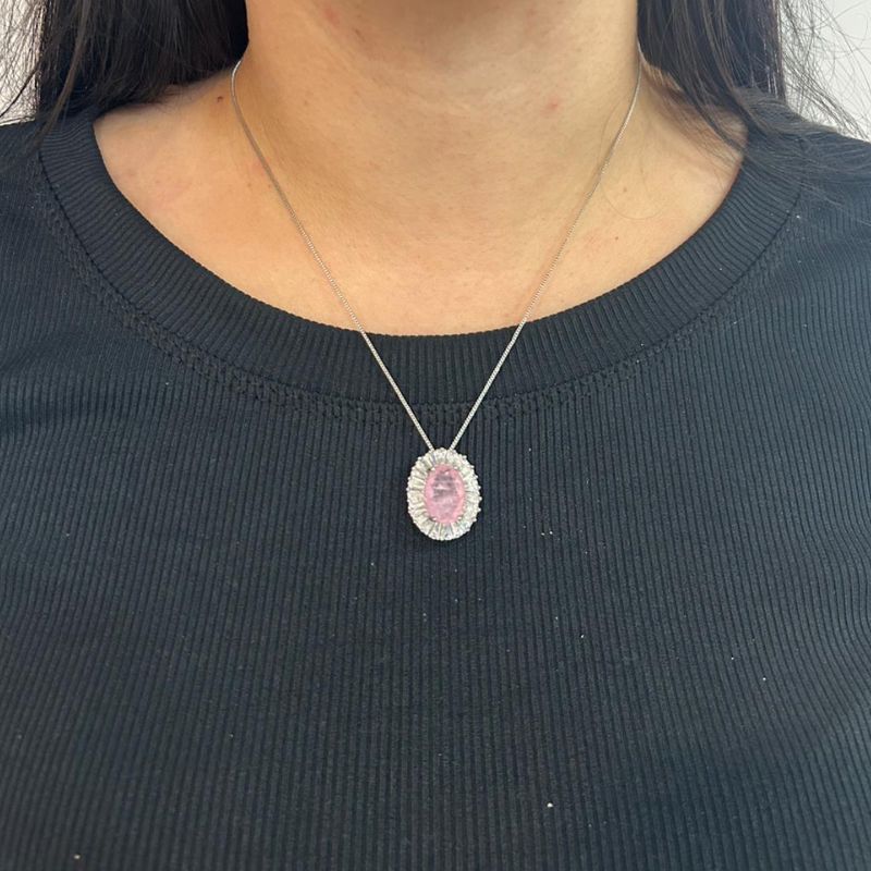 COLAR PINGENTE OVAL PEDRA E BAGUETES EM VOLTA