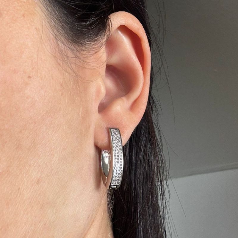 ARGOLA EM V CRAVEJADA