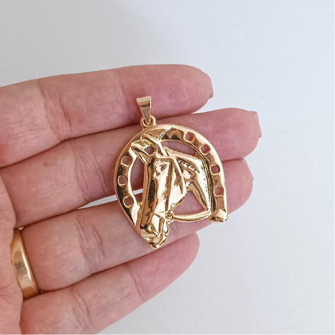 Pingente Cavalo e Ferradura Dourado