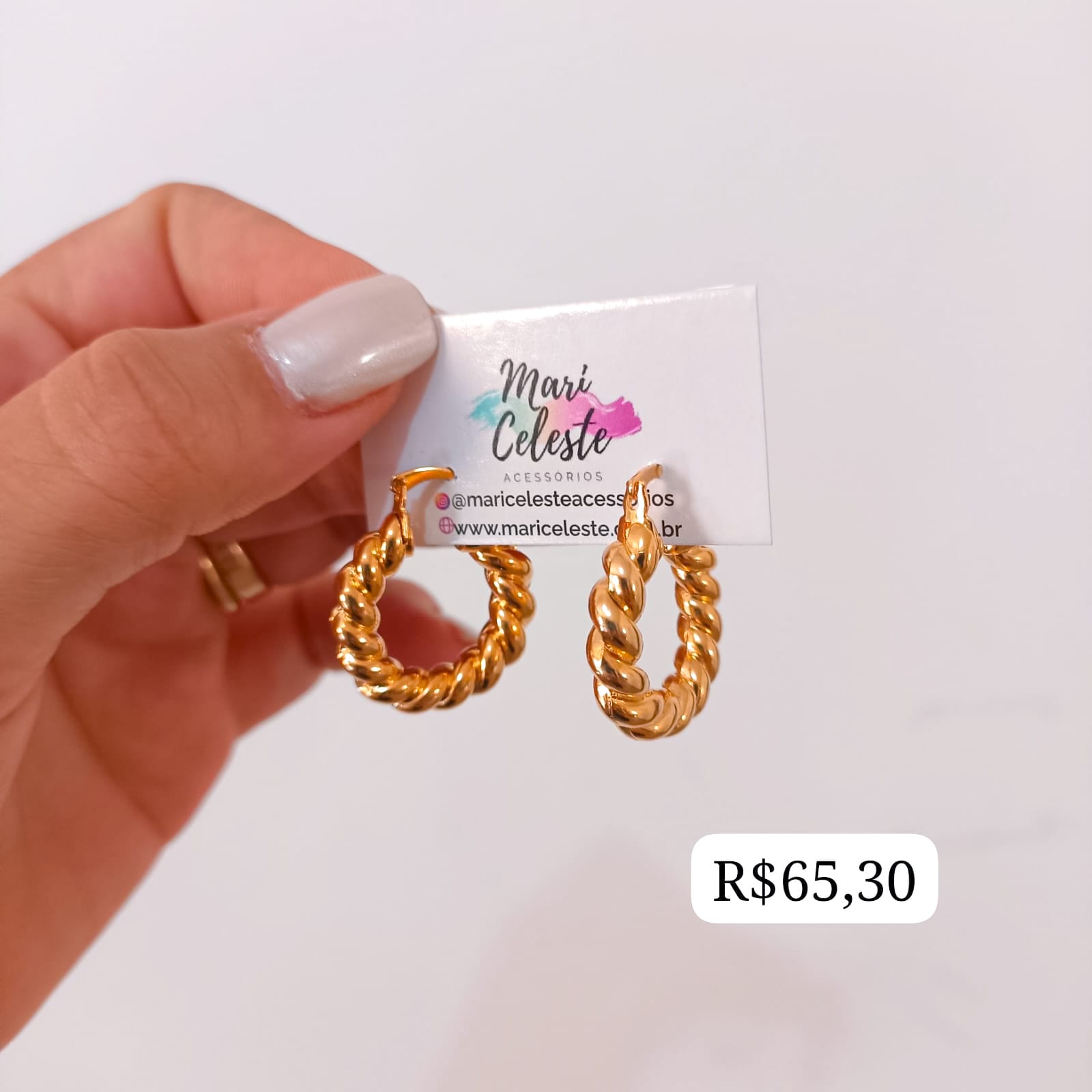 Argola Tubo Torcido Banhada a Ouro