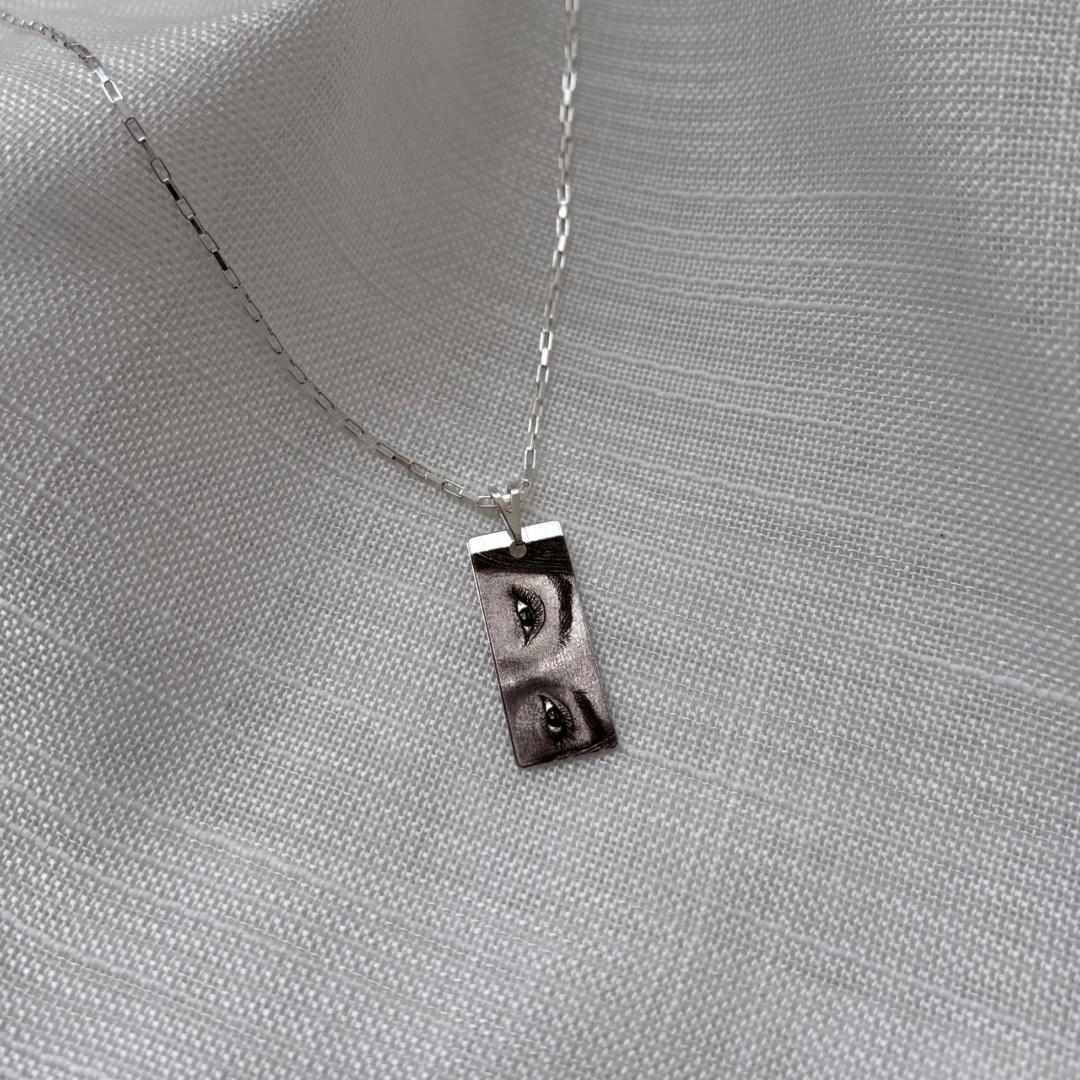 COLAR PERSONALIZADO PLAQUINHA RETANGULAR 8MMX17MM PRATEADO. 45CM DE COMPRIMENTO E 5CM DE REGULAGEM. BANHADO A PRATA.