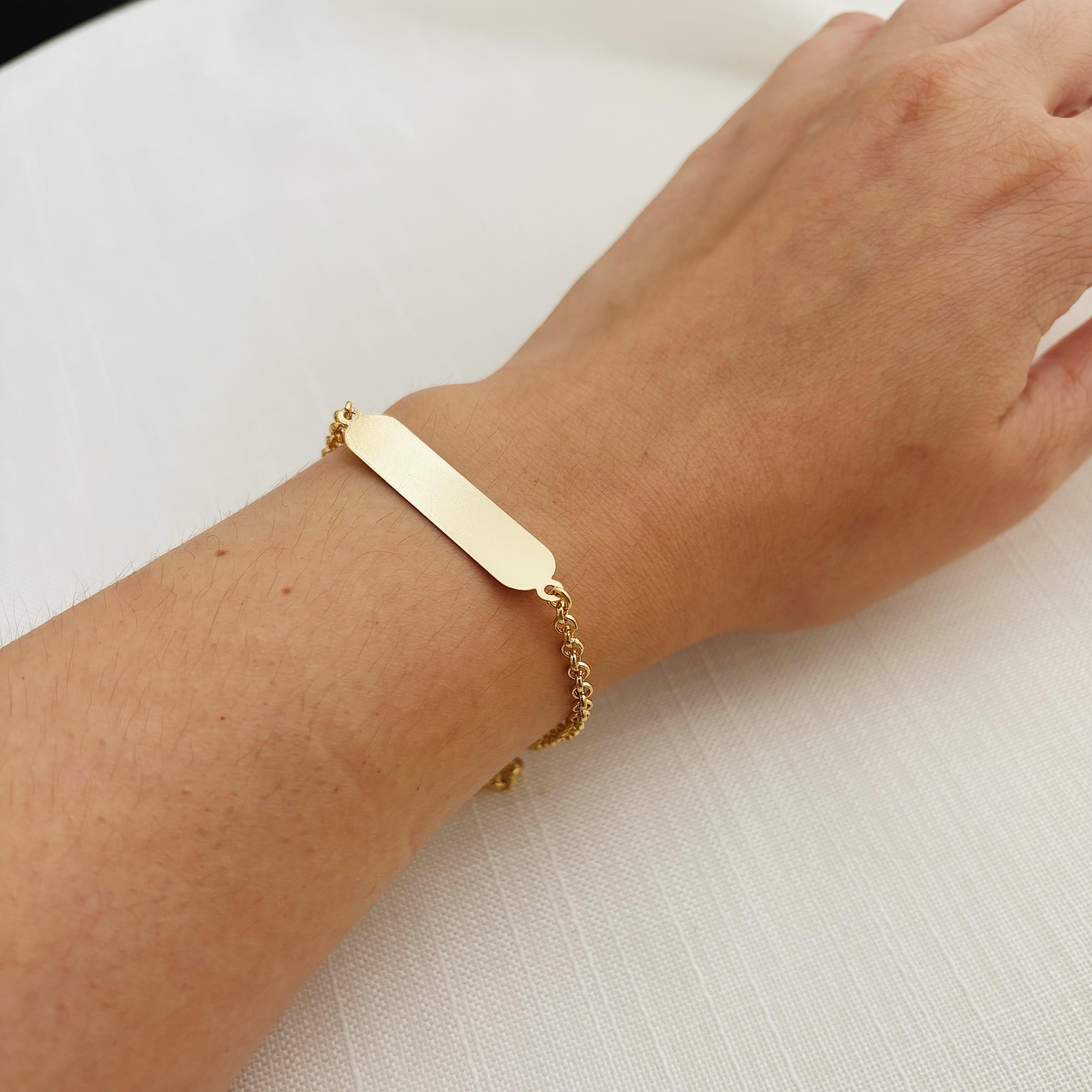 PULSEIRA ELO PORTUGUÊS COM PLAQUINHA DE 4CM. 18CM DE COMPRIMENTO E 5CM DE REGULAGEM. BANHADA A OURO 18K.