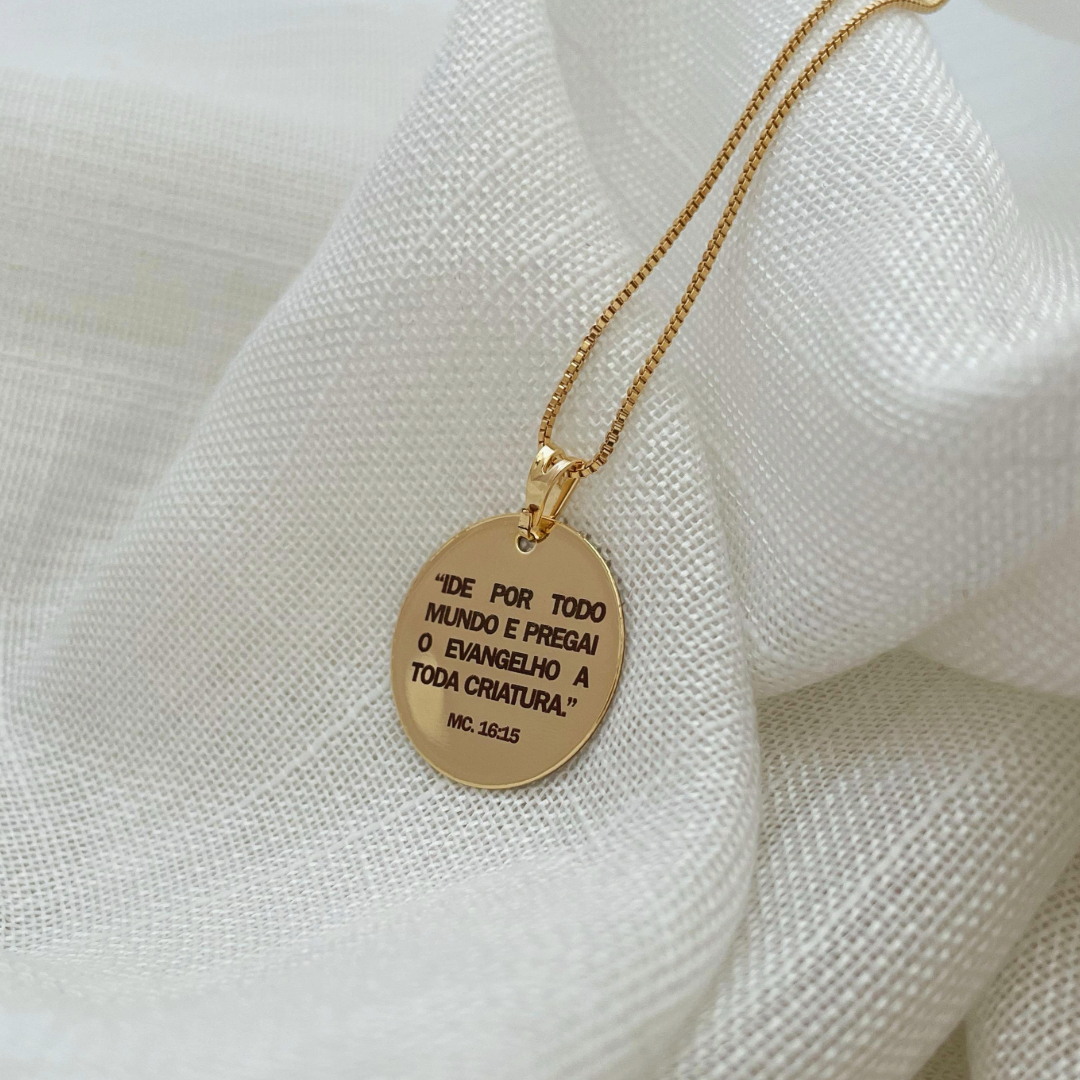 COLAR PERSONALIZADO IDE GLOBO MC 16:15. MEDALHA 20MM BANHADA A OURO 18K. 45CM DE COMPRIMENTO E 5CM DE REGULAGEM.