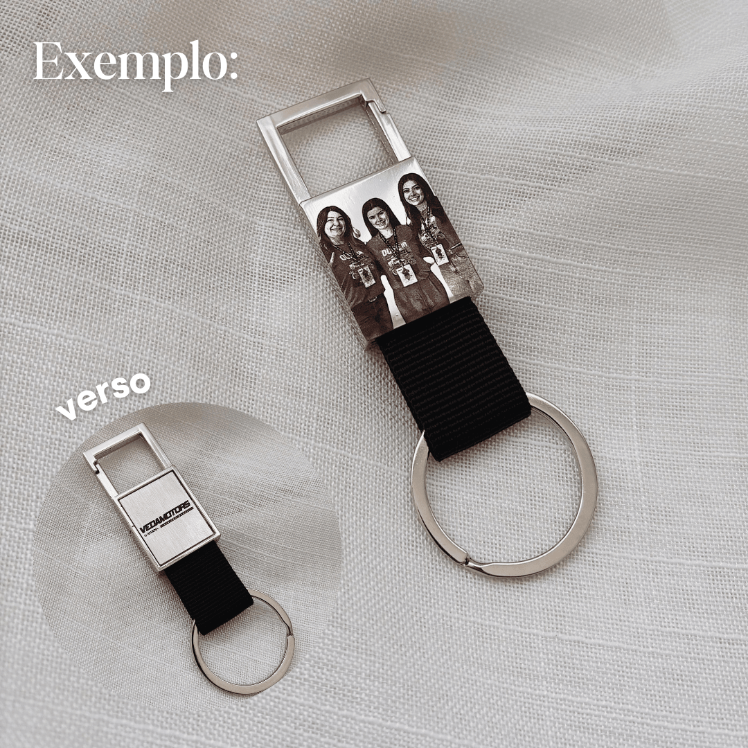 CHAVEIRO COM GANCHO EM AÇO INOX E TECIDO. 100MM ALTURA X 25MM DE LARGURA. ÁREA GRAVÁVEL 25MMX30MM.