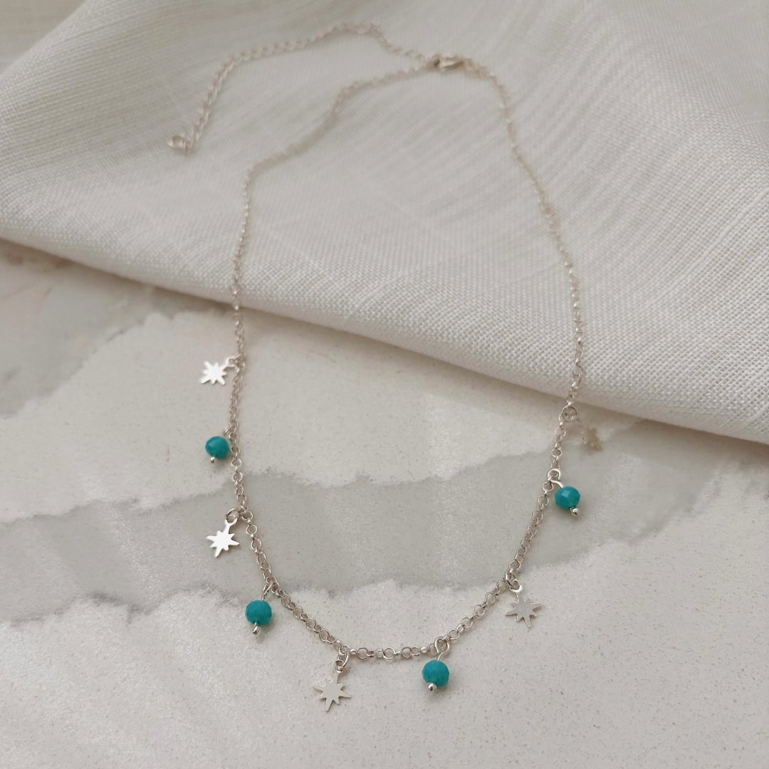COLAR ESTRELA 8 PONTAS E CRISTAIS TURMALINA. 45CM DE COMPRIMENTO E 10CM DE REGULAGEM. EM PRATA 925.