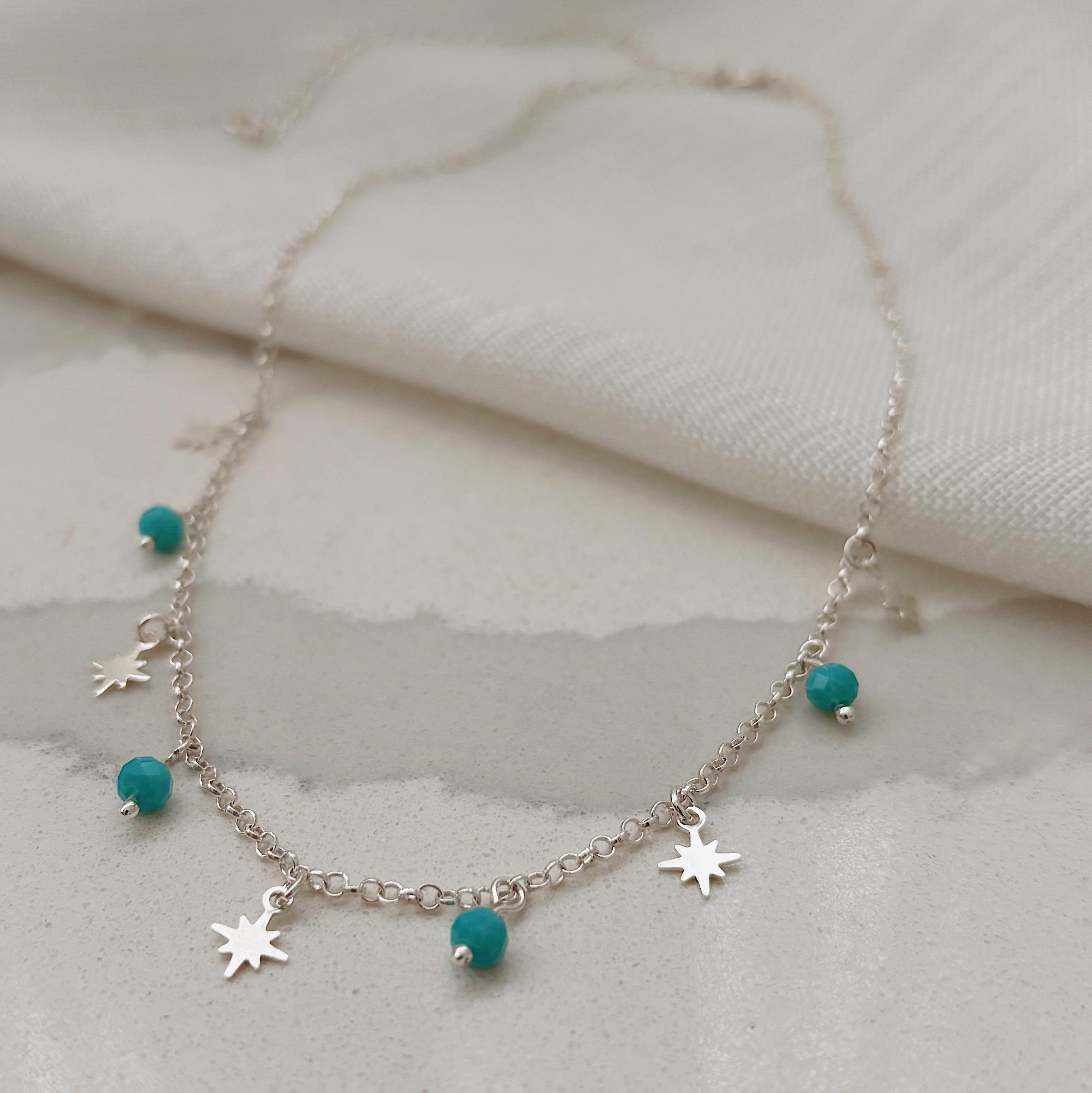COLAR ESTRELA 8 PONTAS E CRISTAIS TURMALINA. 45CM DE COMPRIMENTO E 10CM DE REGULAGEM. EM PRATA 925.