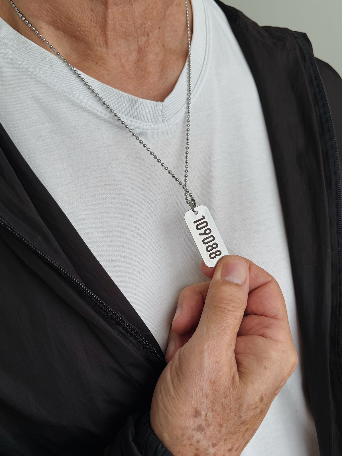 COLAR PLACA LEGENDÁRIOS COM NÚMERO PERSONALIZADO. AÇO INOX