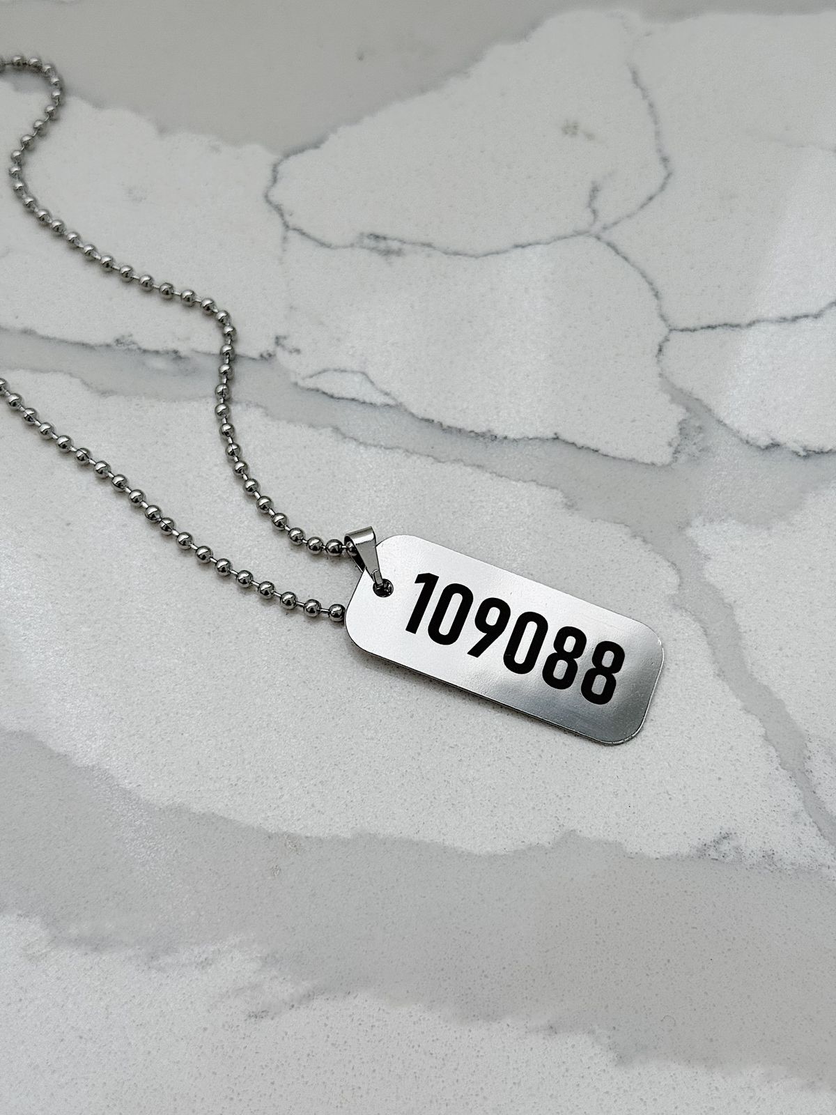 COLAR PLACA LEGENDÁRIOS COM NÚMERO PERSONALIZADO. AÇO INOX