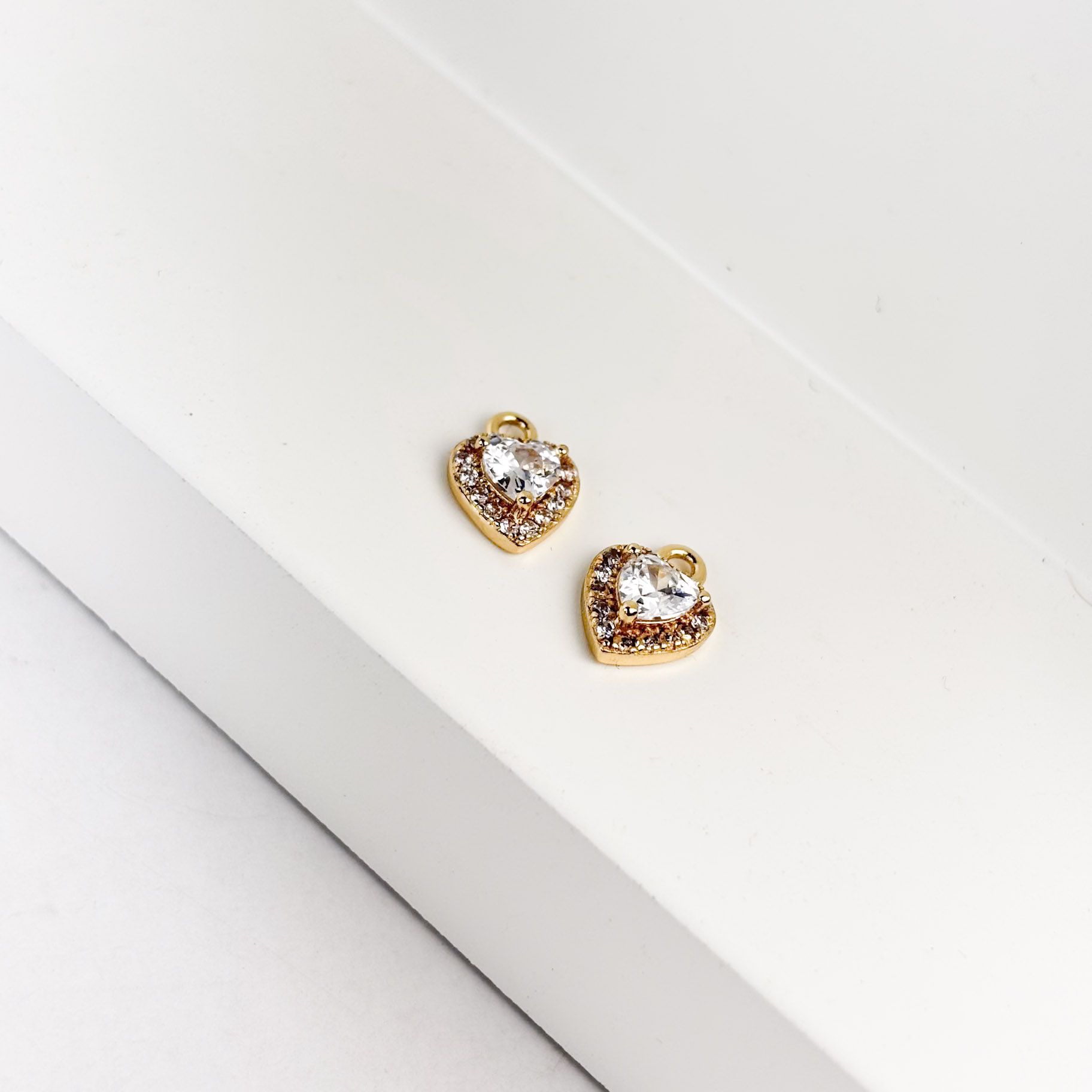 Pingente Coração Ponto de Luz em Zircônias Folheado a Ouro 18k