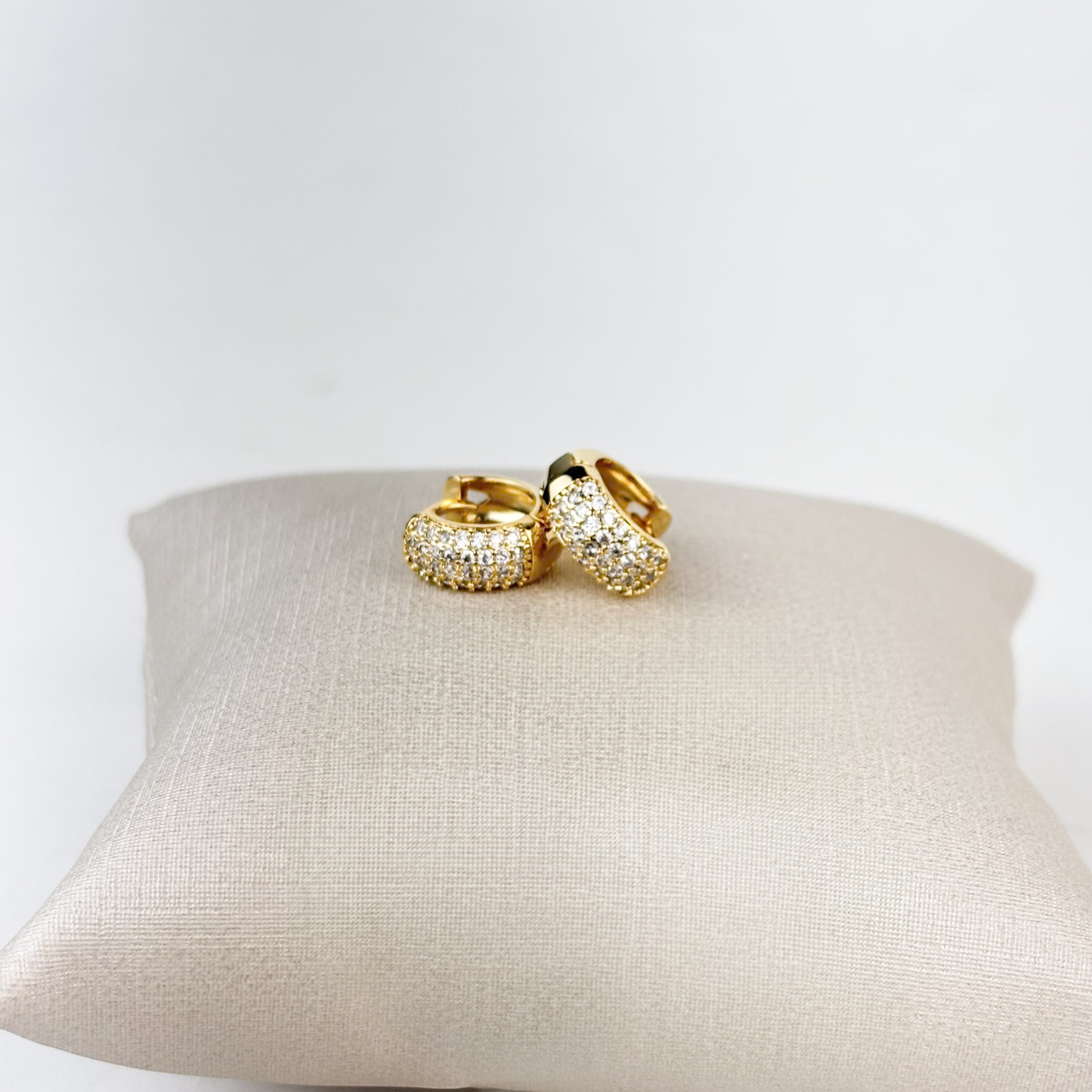 Brinco Argola em Zircônias Folheado a Ouro 18k