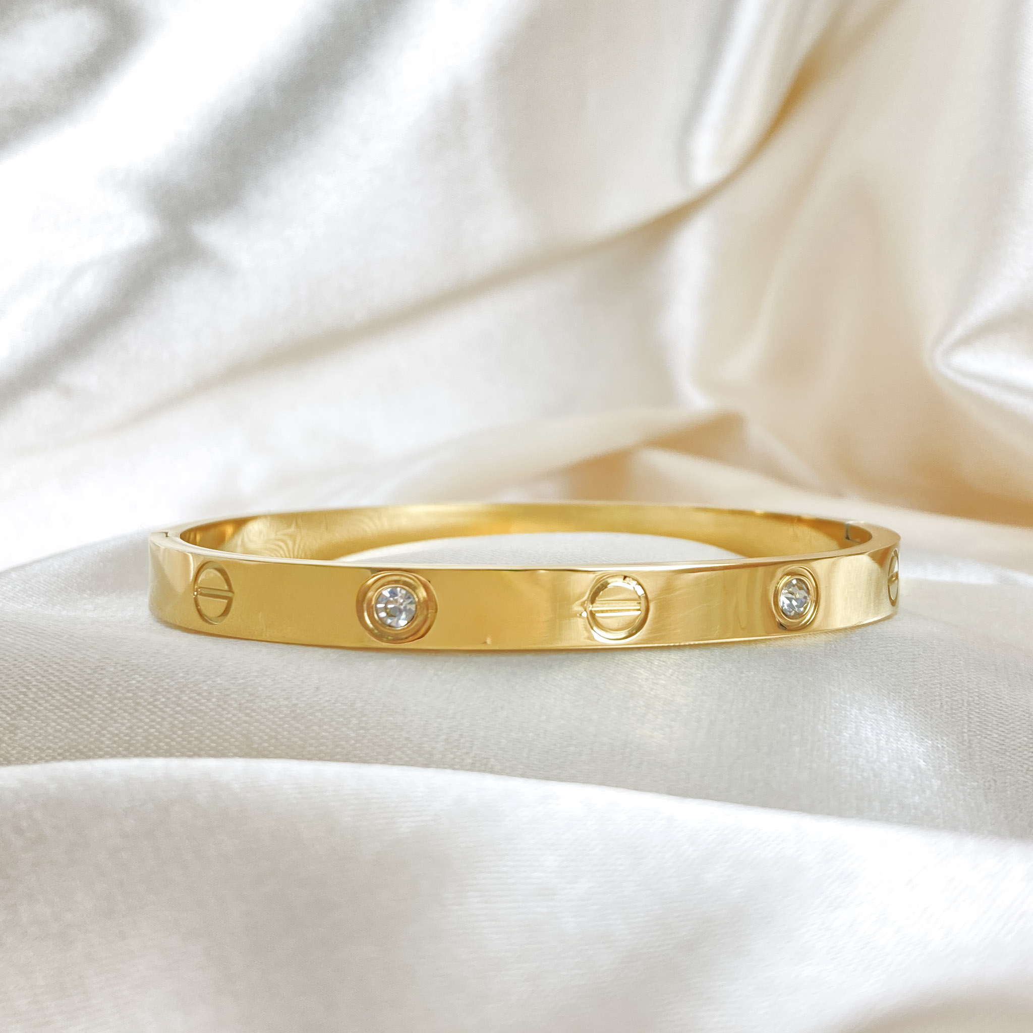 Bracelete Inspiração Cartier Com Zircônia em Aço Inox 316L na Cor Dourada