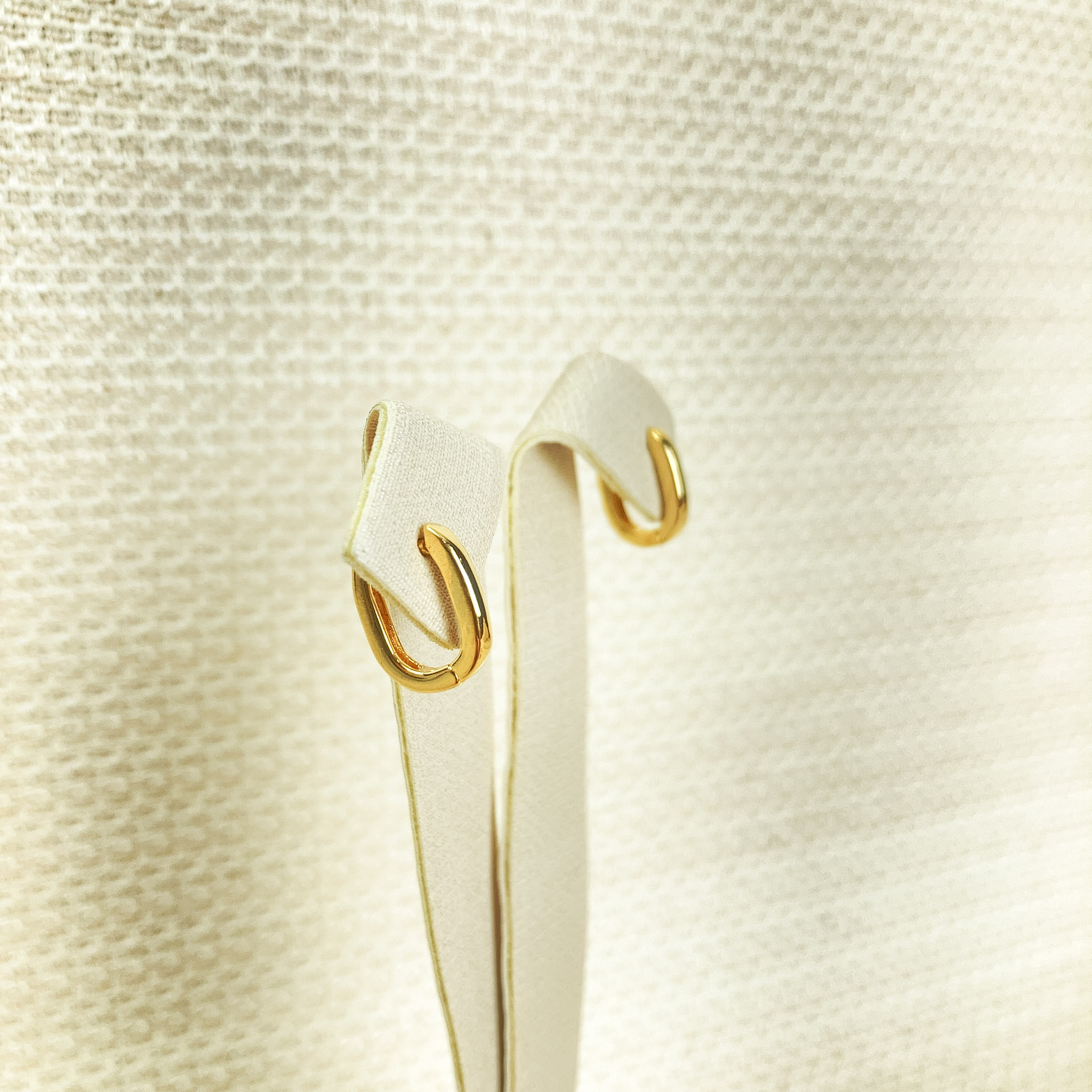 Brinco de Argolinha Lisa Folheado a Ouro 18k