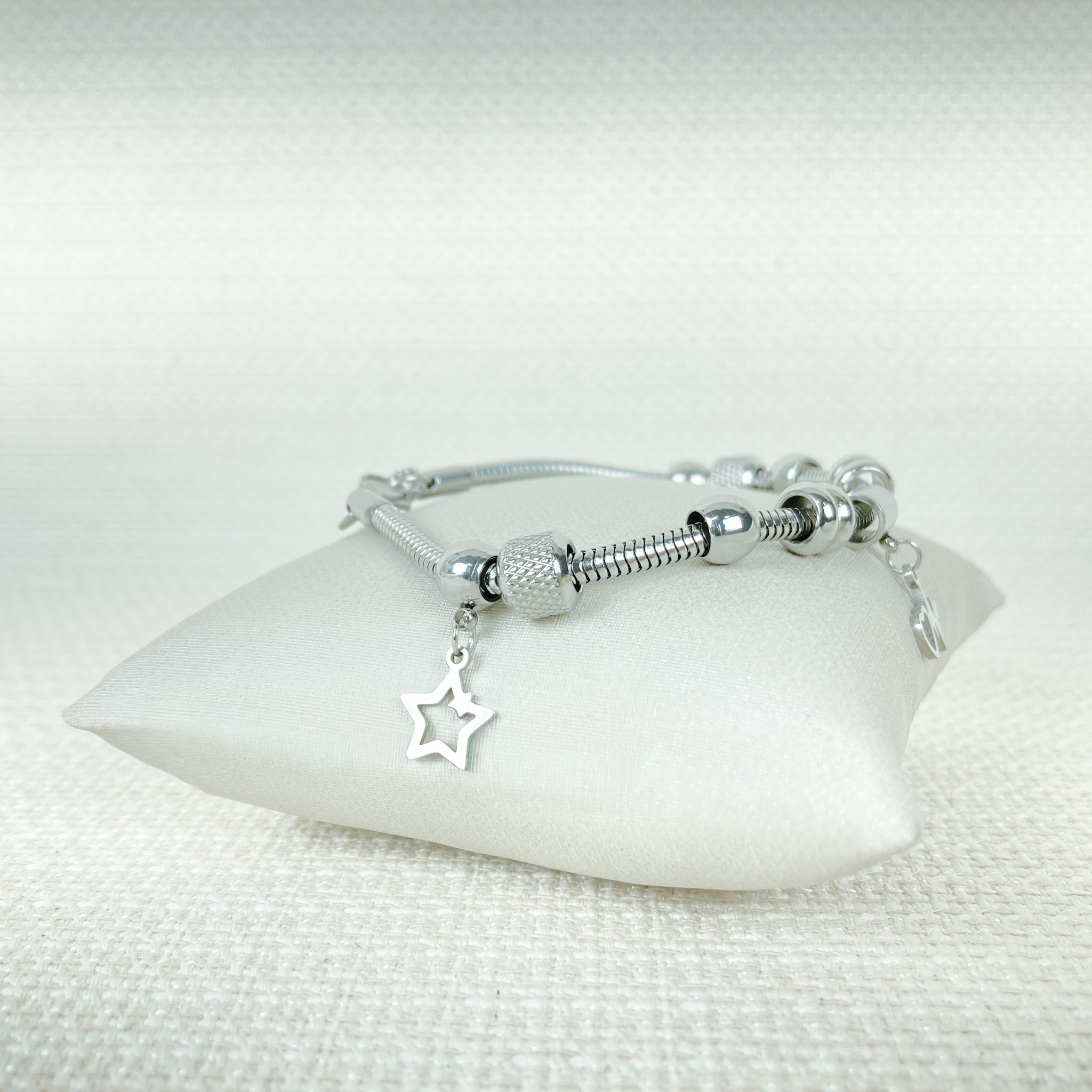 Pulseira Berloques Borboleta Vazada no Coração, Linha da Vida e Estrela Aço Inox Prateado