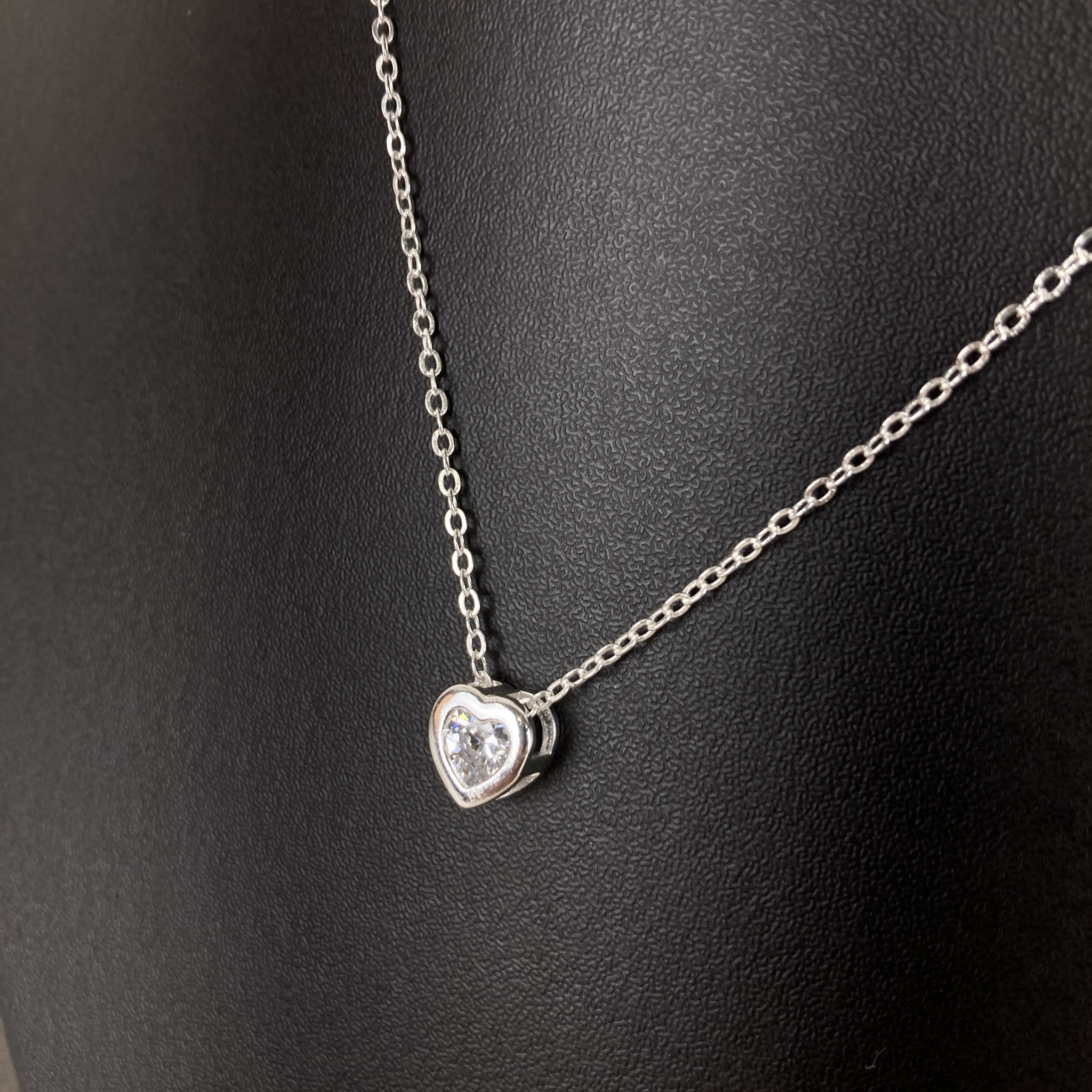 Colar Elo Cadeadinho Com Pingente Coração Folheado a Prata