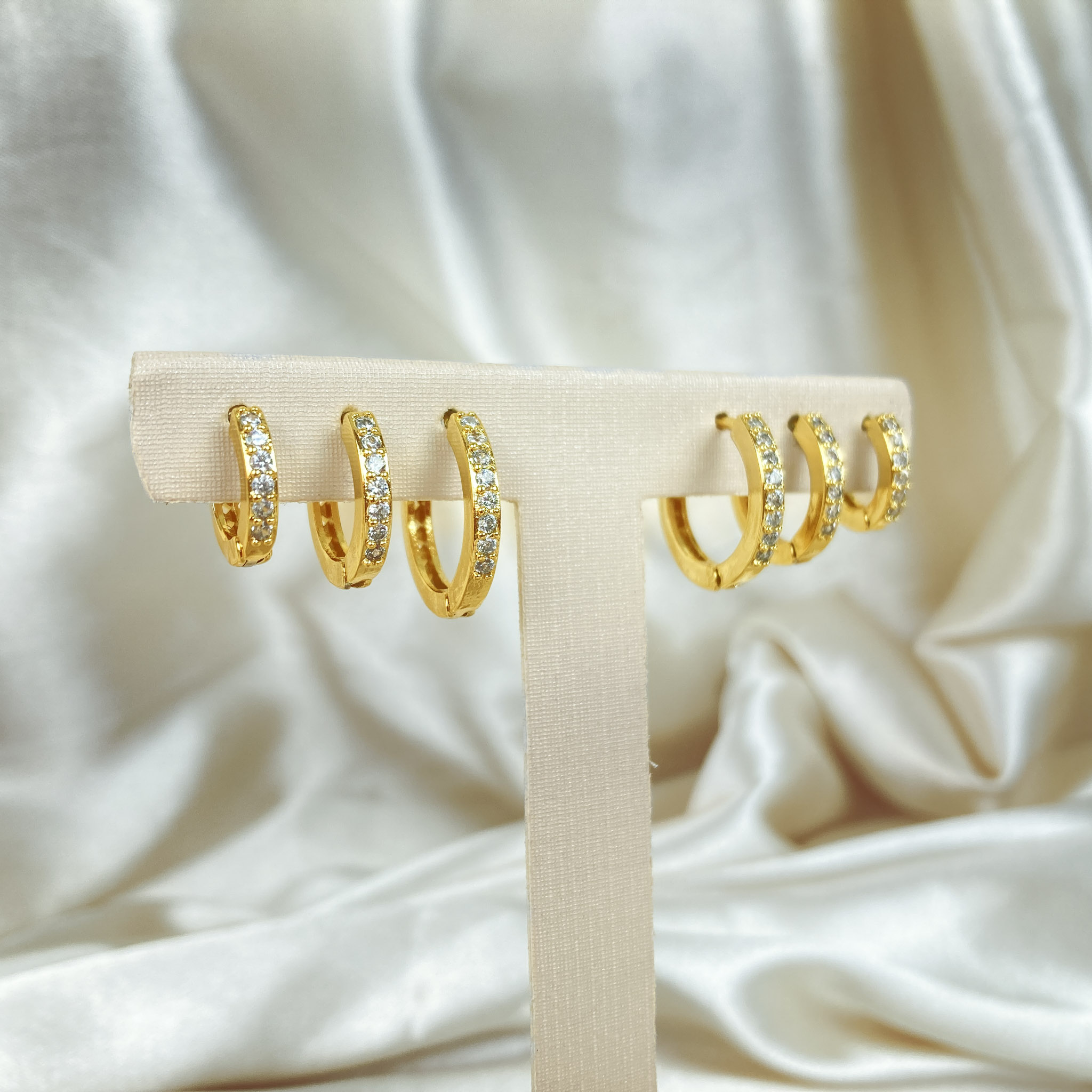 Brinco Trio de Argolinhas Cravejadas em Microzircônias Folhado a Ouro 18k