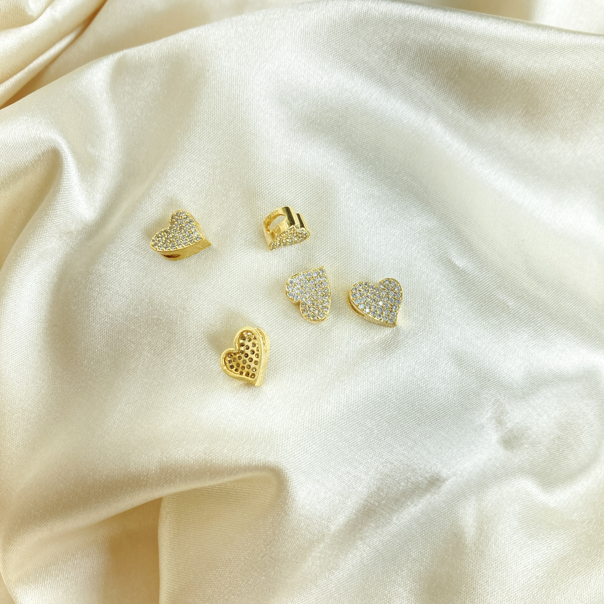 Pingente Coração Cravejado em Microzircônias Folheado a Ouro 18k