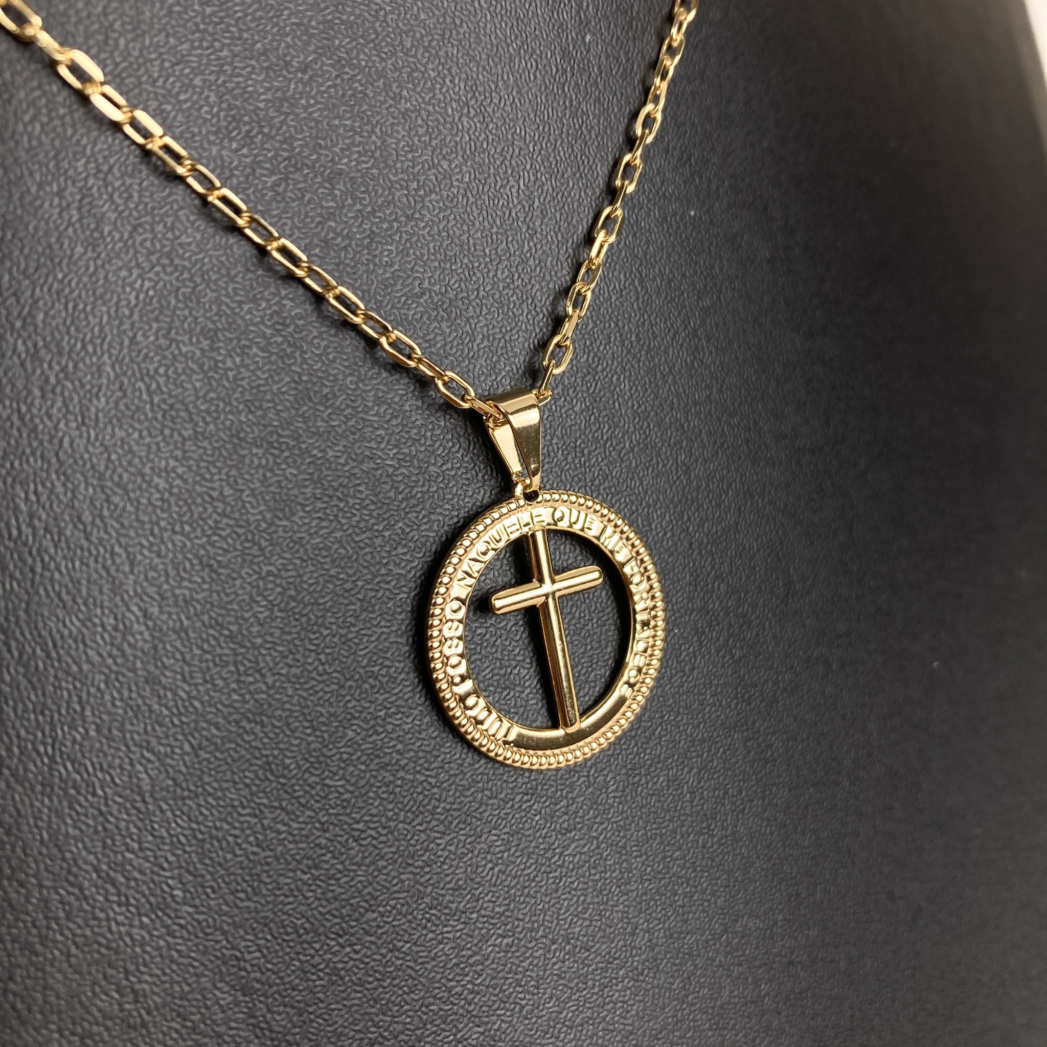 Colar Elo Cartir com Pingente Cruz Tudo Posso Naquele que Me Fortalece Folheado a Ouro 18k