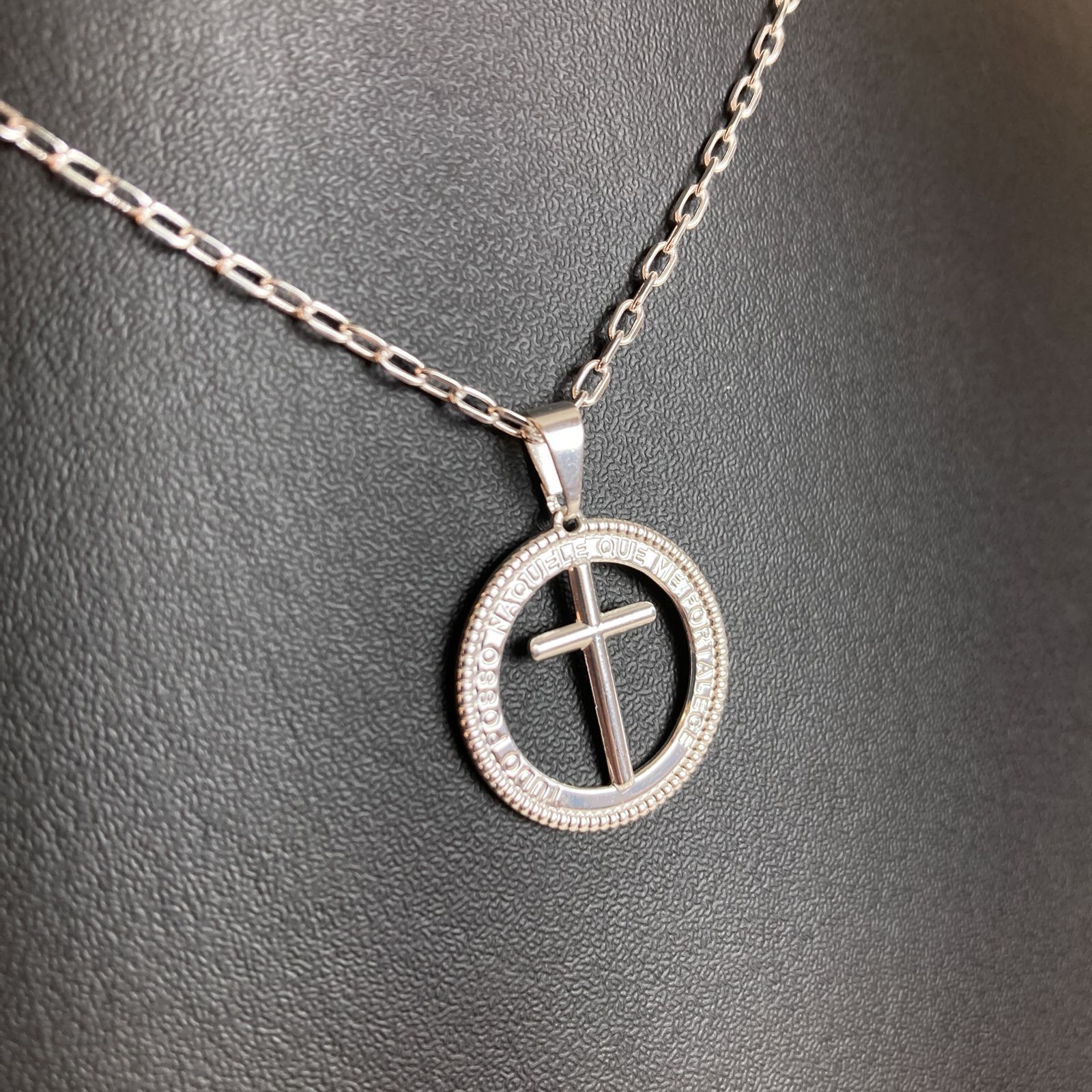 Colar Elo Cartir com Pingente Cruz Tudo Posso Naquele que Me Fortalece Folheado a Prata