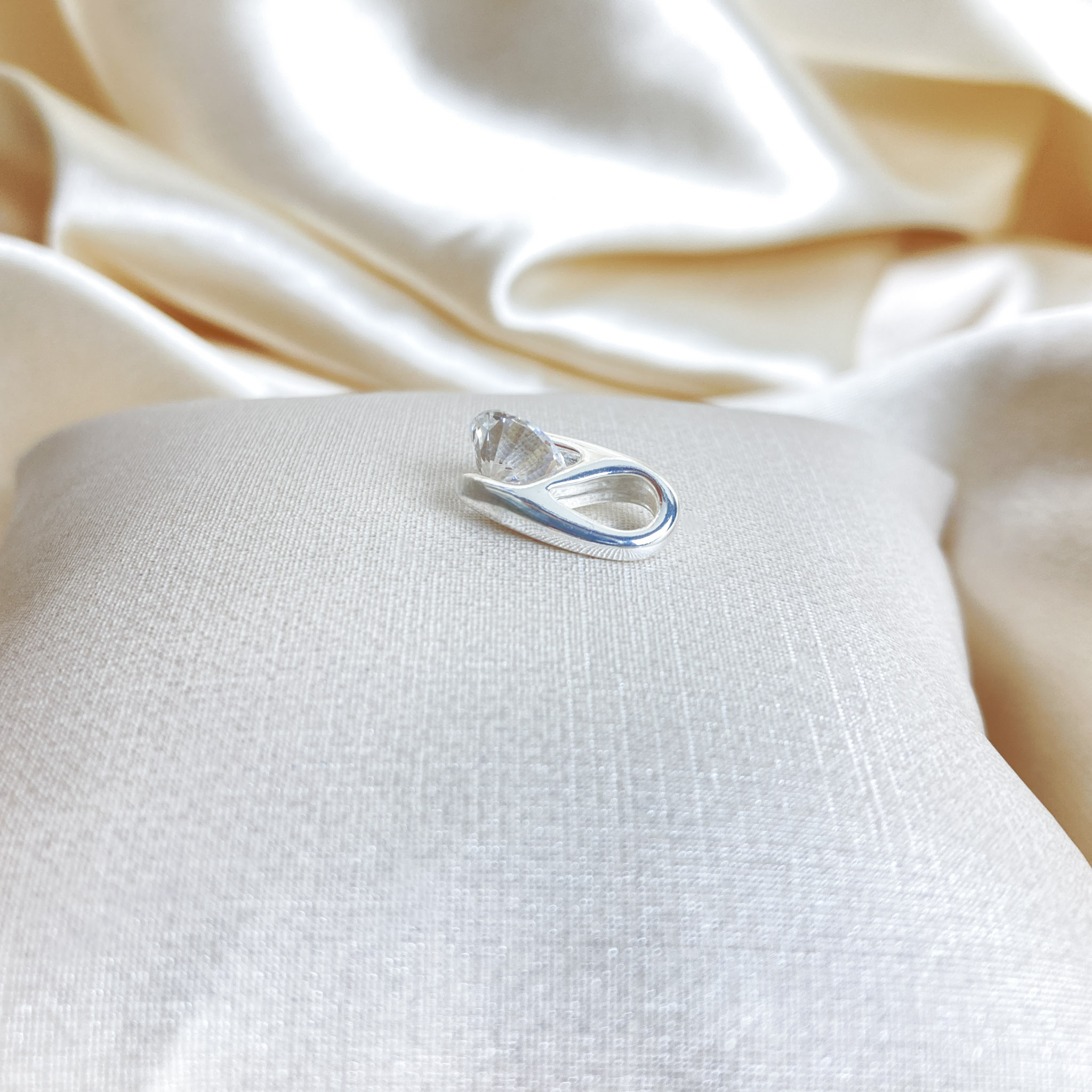 Pingente Ponto de Luz em Zircônias Folheado a Prata