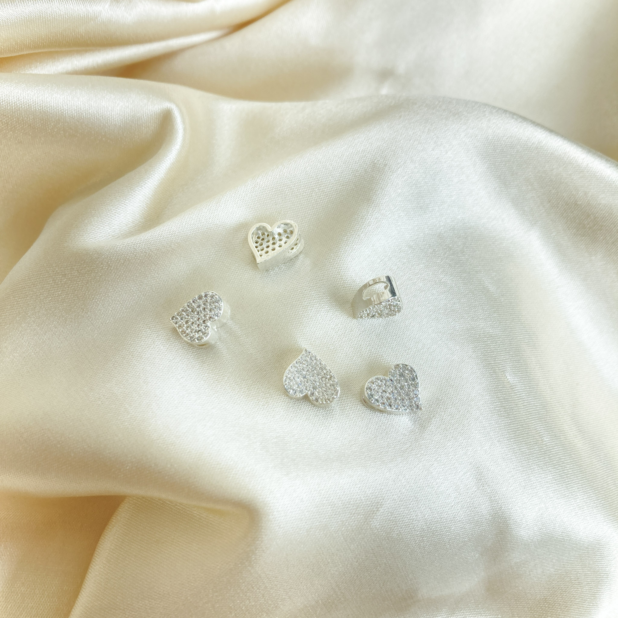 Pingente Coração Cravejado em Microzircônias Folheado a Prata