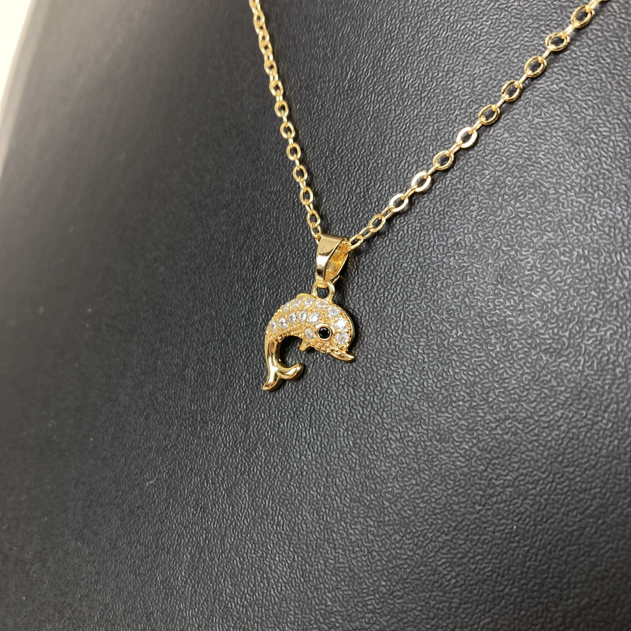 Colar Elo Cadeadinho Com Pingente Golfinho Folheado a Ouro 18k